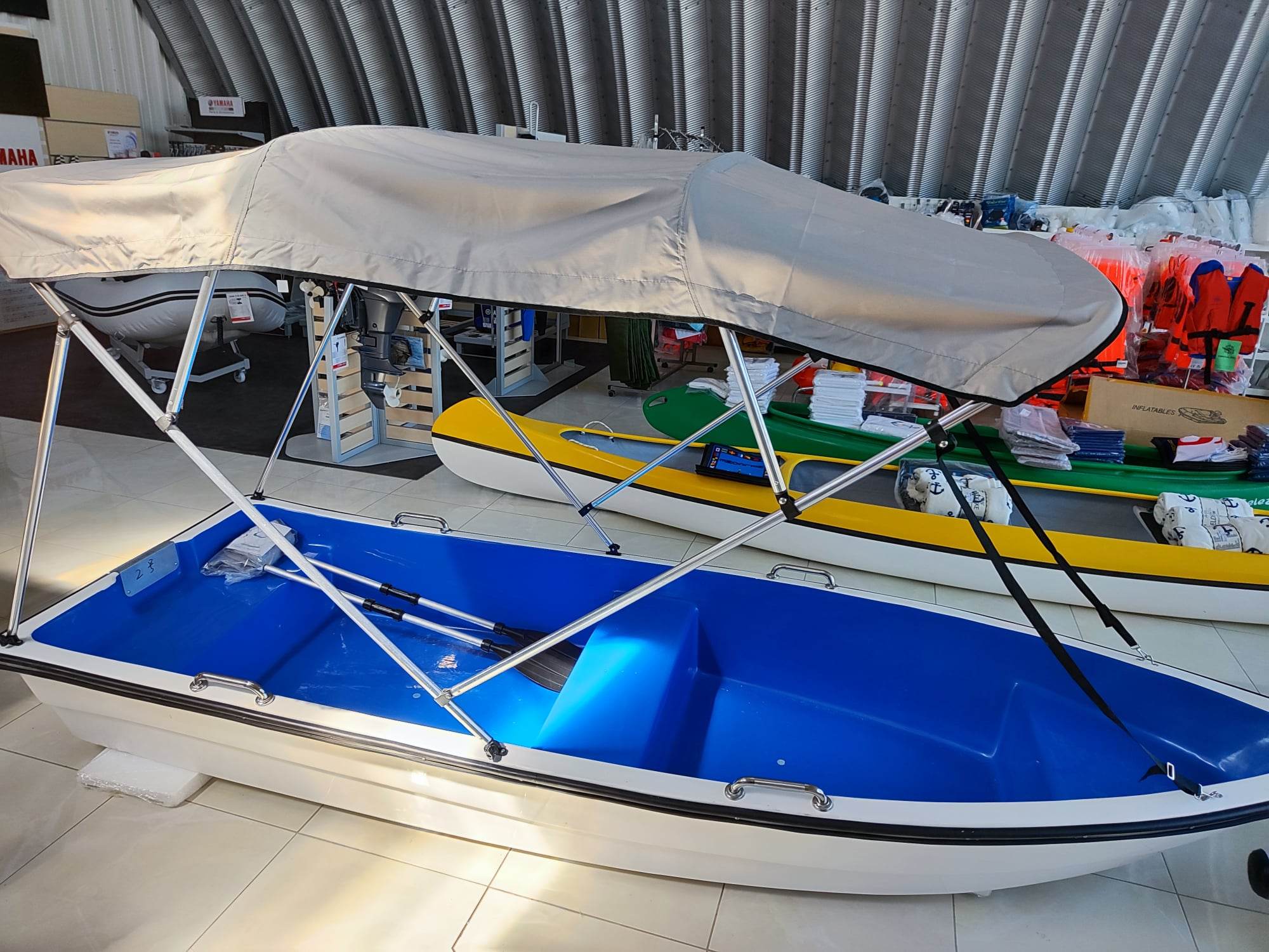 Laminátová pramica 380x122 cm