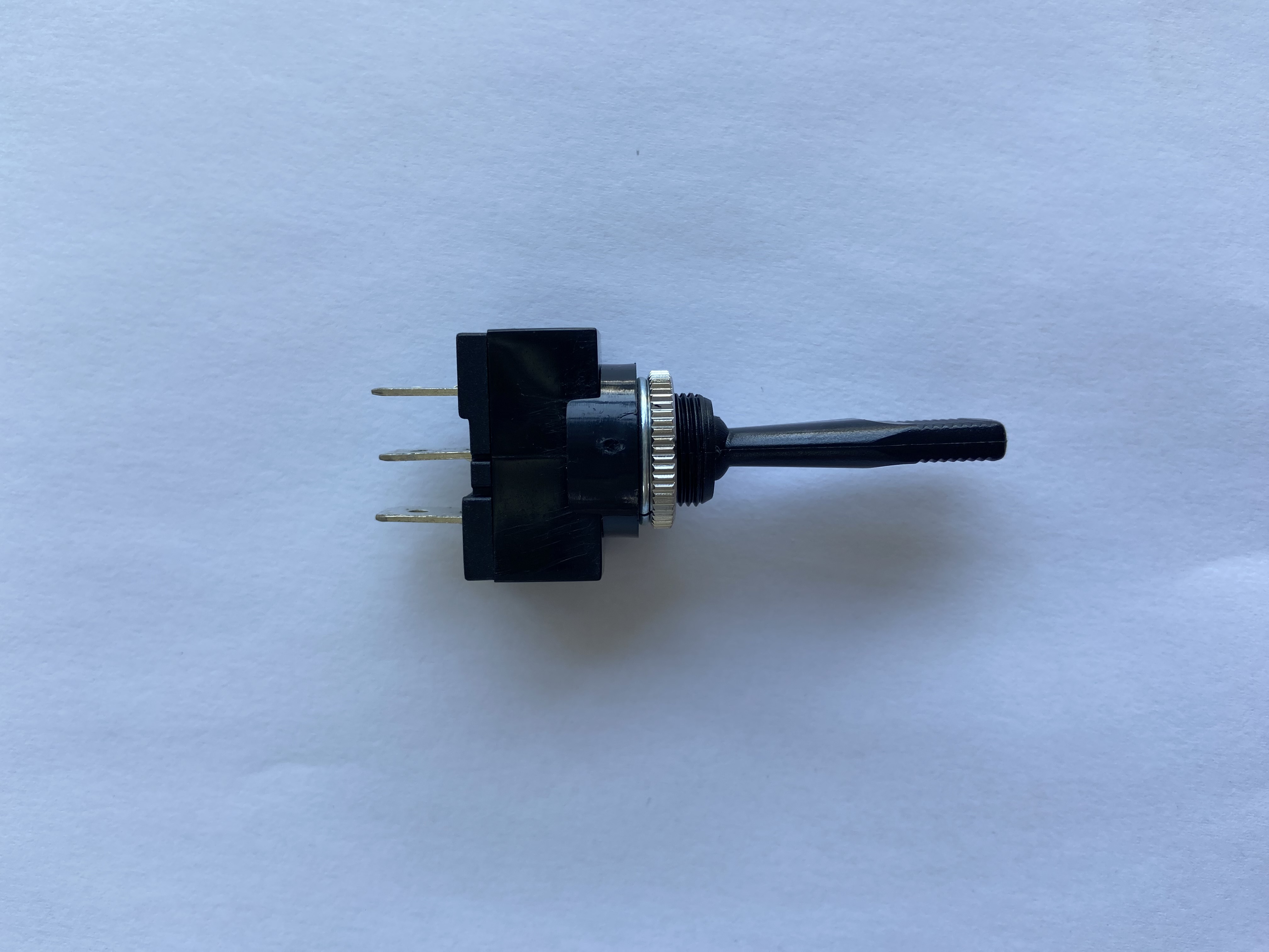 Pákový prepínač ON - OFF - ON