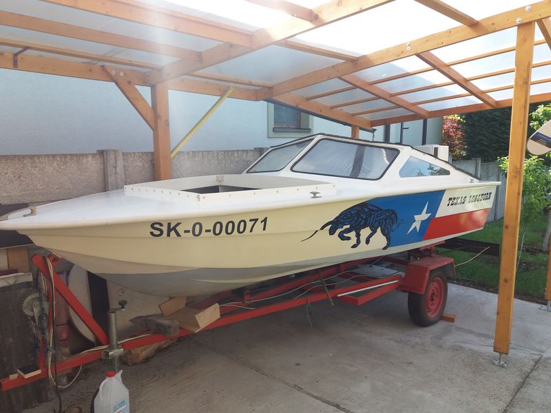 Motorový čln Texas Longhorn s motorom Chrysler 75