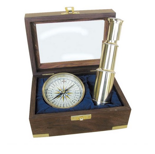 Ďalekohľad a kompas v drevenej krabičke
